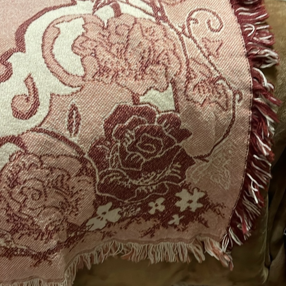 🌺THROW BLANKET “GOD COULN’T BE EVERYWHERE, SO HE CREATED GRANDMOTHERS”. - Picture 6 of 7
